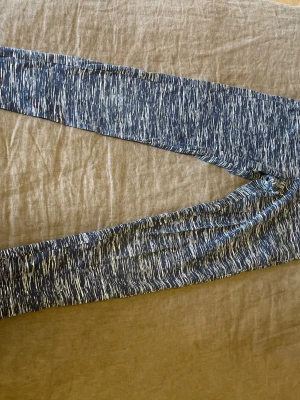 Mörkblå melerade  leggings stl. 152 - Barn leggings för  barn stl. 152, mörk blåa/beigea, Tezenis, bomull, väldigt fin kvalitet ochvi bra skick 