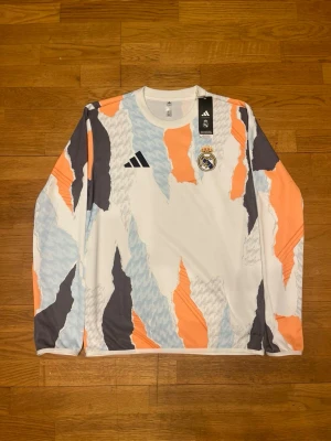 Real Madrid Tröja - Säljer en Real Madrid tröja 