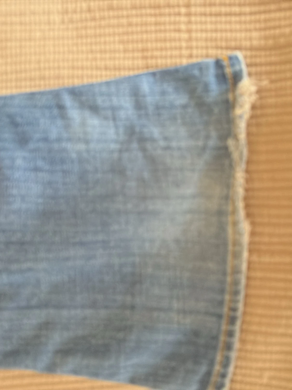 Blå bootcut jeans med slitningar från 7 for al mankind - 3