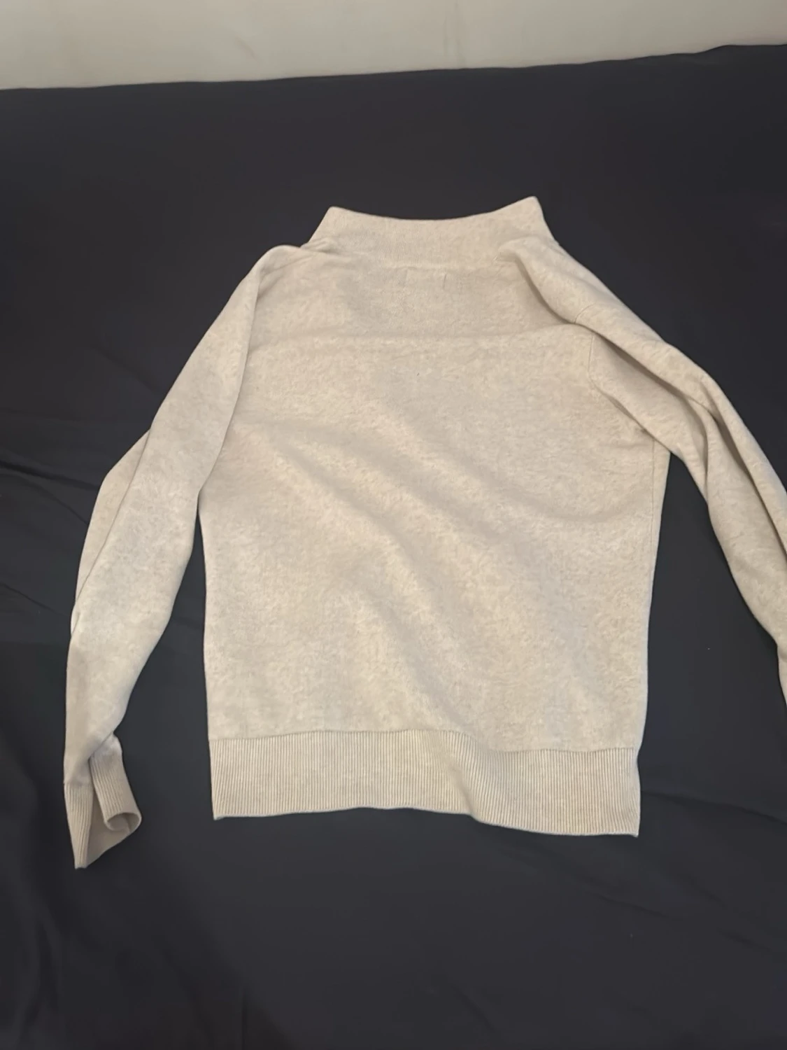 Beige ziptröja med hög krage - 1