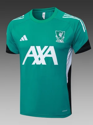 Liverpool tränings kit  - Ett Liverpool tränings kit med T-shirt + shorts med fickor ! Storlek L passar även M, helt nytt 