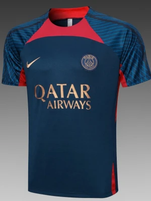 PSG tränings kit - Ett PSG tränings kit med T-shirt + shorts med fickor i storlek L passar även M, helt nytt 