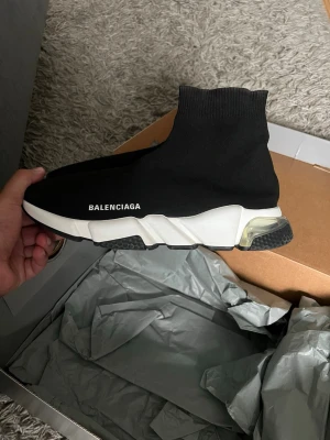 Balenciaga speed storlek 42 - Passar 42.5-43