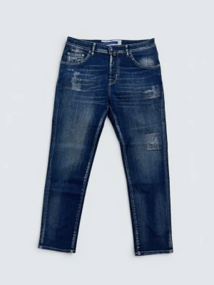 Jacob Cohën Scott Jeans - Skick: 9/10, som nya. | Ingår: jeans och tags. | Nypris: +- 5500 SEK. | Givetvis äkta! Hör av er vid frågor. | Modellen är 183cm och väger 70 kg.