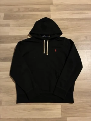 Ralph Lauren Hoodie - 9/10 Skick | M | Hör av dig vid frågor ! Nypris 2099kr Mitt pris 799