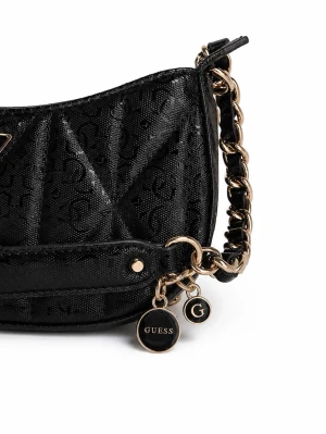 Svart axelremsväska från Guess - Snygg svart handväska från Guess med quiltat mönster och diskret logga i materialet. Väskan har guldfärgade detaljer, kedjerem och två dekorativa berlocker. Perfekt accessoar för att lyfta din outfit. PRIS KAN DISKUTERAS VID SNABB AFFÄR, KAN GÅ NER 150kr I PRIS.