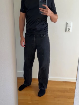 Jeans - Svarta jeans från jack & jones. Storlek W28 L30. Nyskick. 