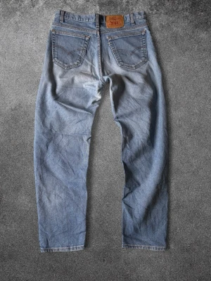 Levis 505 - Levi's 505 Jeans | Storlek 34/32 | Mått: midja 42 cm, längd 105 cm | Skick: Mycket bra | Skickas snabbt, kan gå ner i pris vid snabb affär  Mvh ActiveResell | REF: LEV-021 