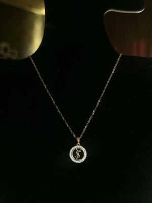 Fint halsband  - Helt nytt halsband i rostfritt stål.
