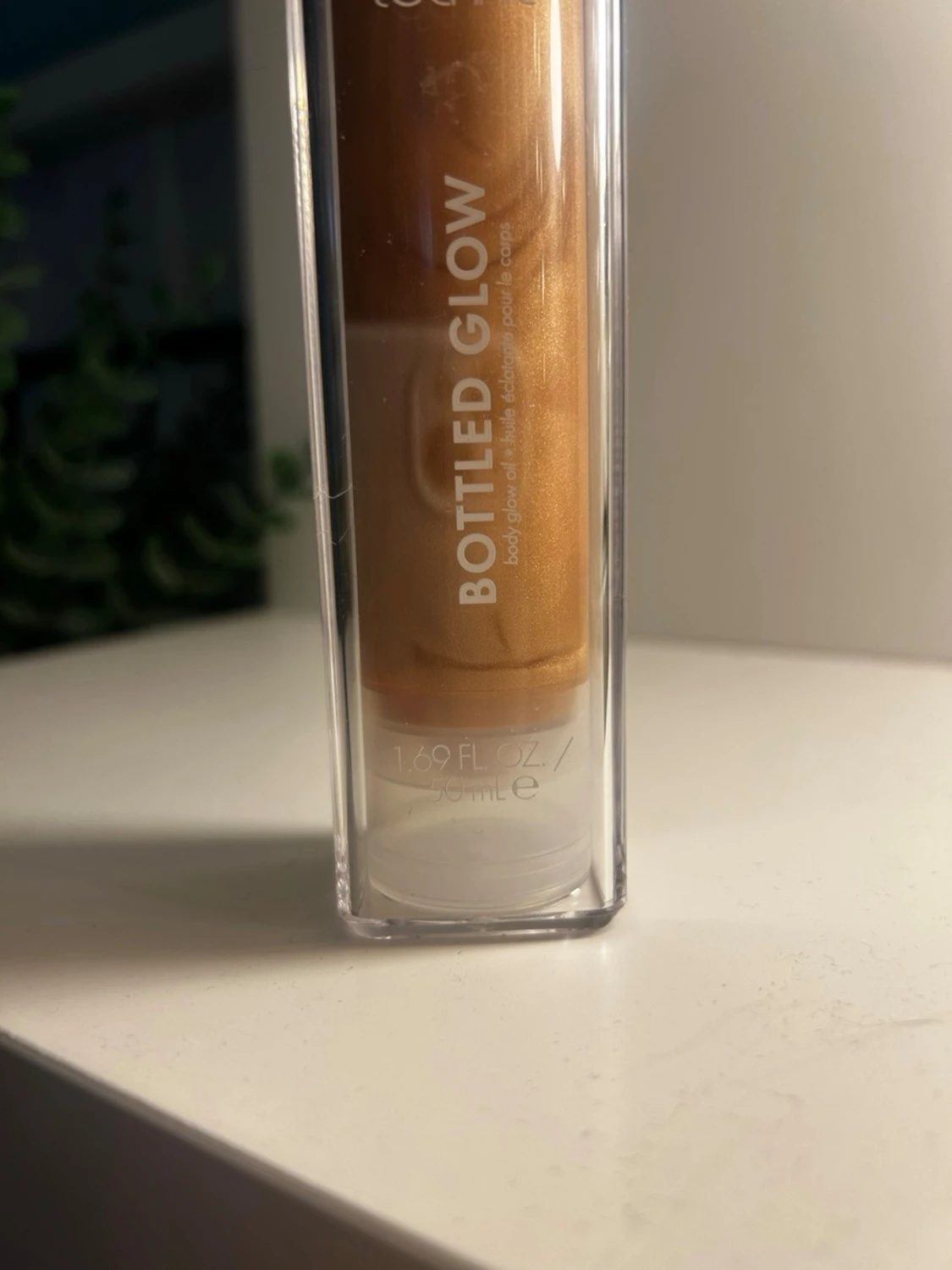 Bottled Glow highlighter i guld - 1