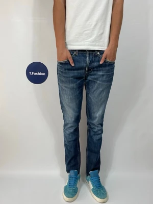 Dondup George Jeans - Säljer nu dessa Dondup George Jeans. Mått ca 39,5 o 100 cm. Modellen är ca 183 o väger 68 kg, skriv för fler bilder/frågor🙌🏼