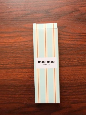 Miu Miu Beauty plockepinn randig - miu miu plockepinn skit unikt och coolt.