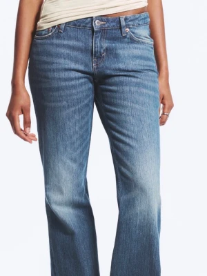 Nova jeans  - Säljer ett par klassiska blå jeans från Weekday i modellen Nova. Helt slutsålda på hemsidan! Helt nya med prislapp kvar! Storlek: 27/34