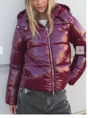 Everyday shiny puffer - Oanvänd! Finns på vinted också 
