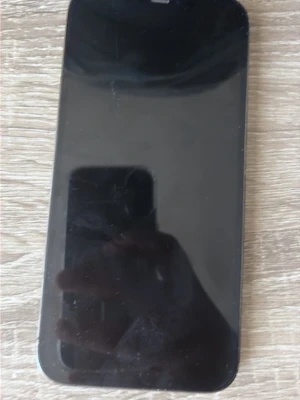 iPhone 12 Pro Max  - Hej jag har en iPhone 12 Pro Max jättebra condition bra batteri och funkar hur bra som helst jag skulle kunna prata pris vill bara få bort den 