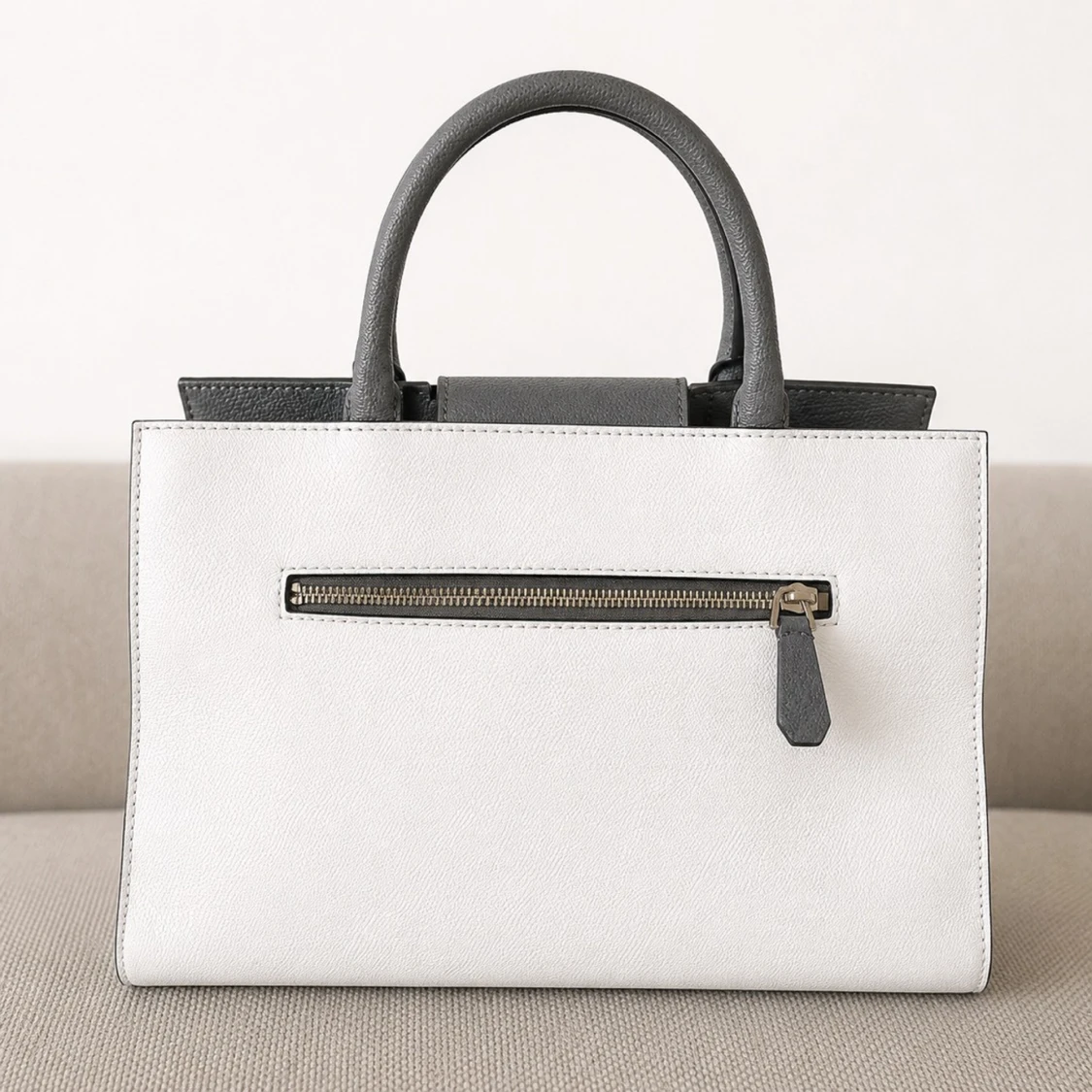 Birkin-inspirerad Guess Vit handväska med silverdetaljer - 1