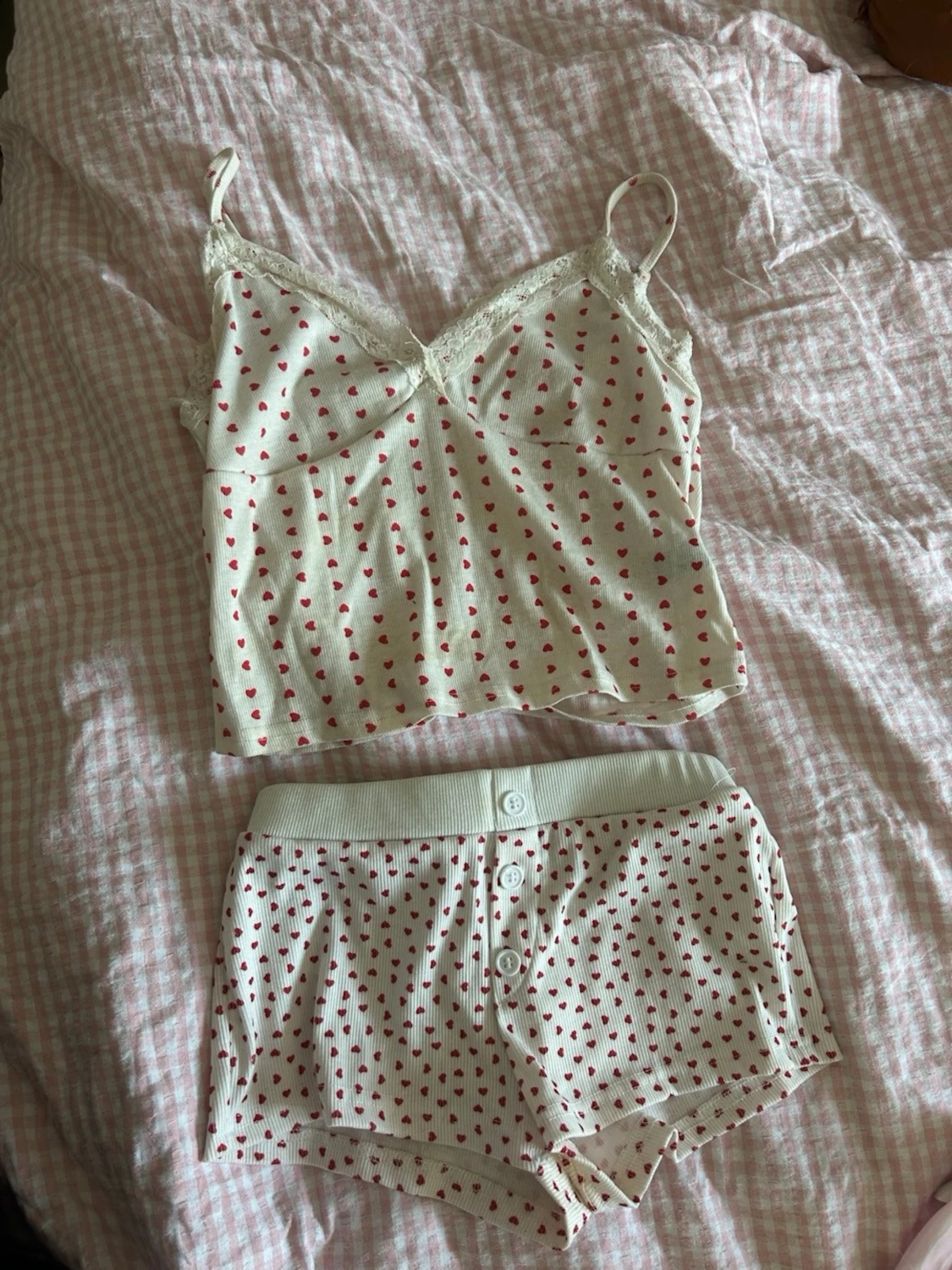 Vit pyjamas med röda hjärtan från asos - 3