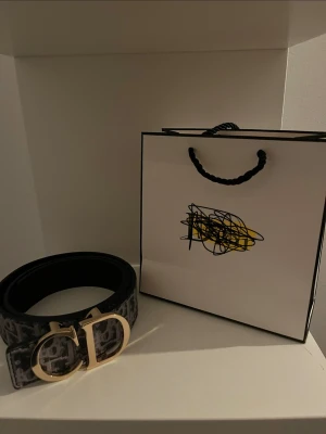 CD bälte  - Säljer detta snygga bälte som passar perfekt för dig som vill sticka ut med din still, vid några funderingar är det bara att höra av sig :)