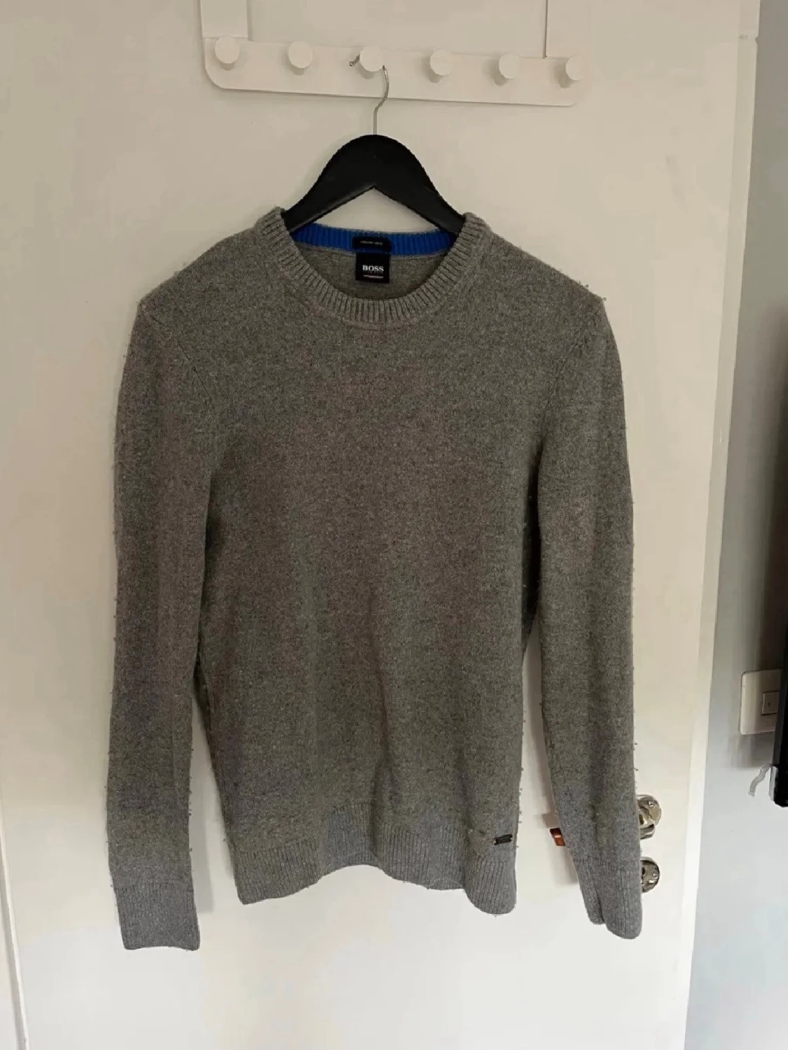 Grå stickad tröja från Hugo Boss - 1