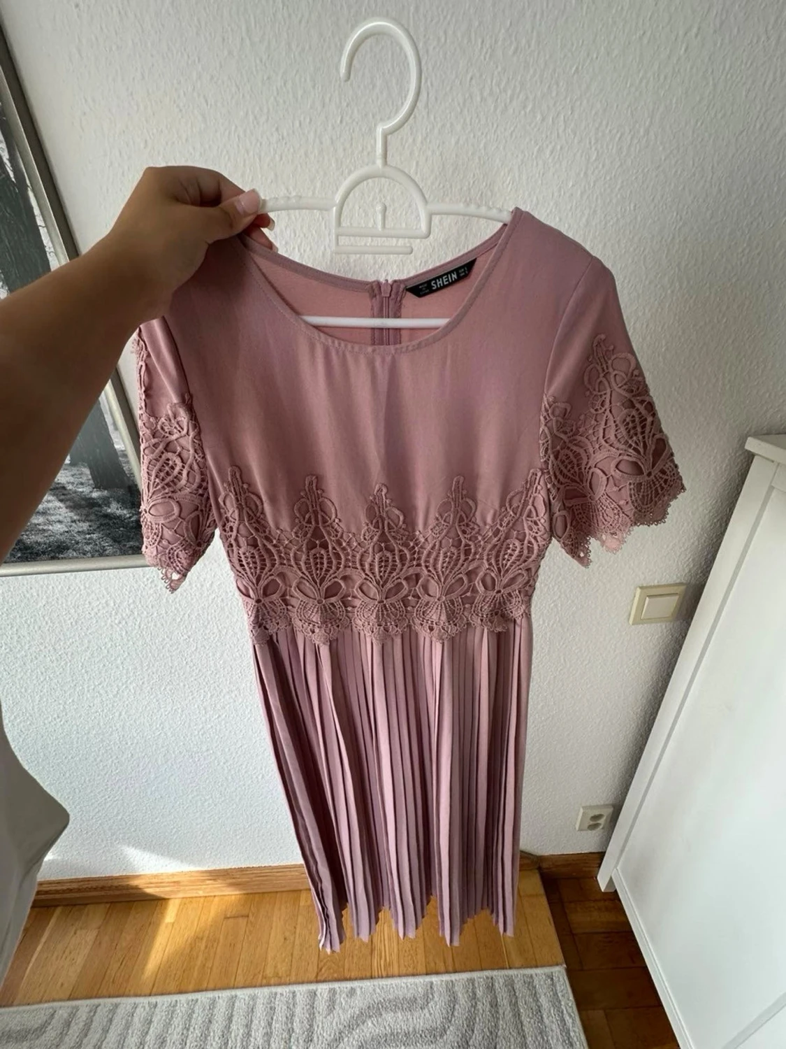 Ljuslila spetsklänning från Shein