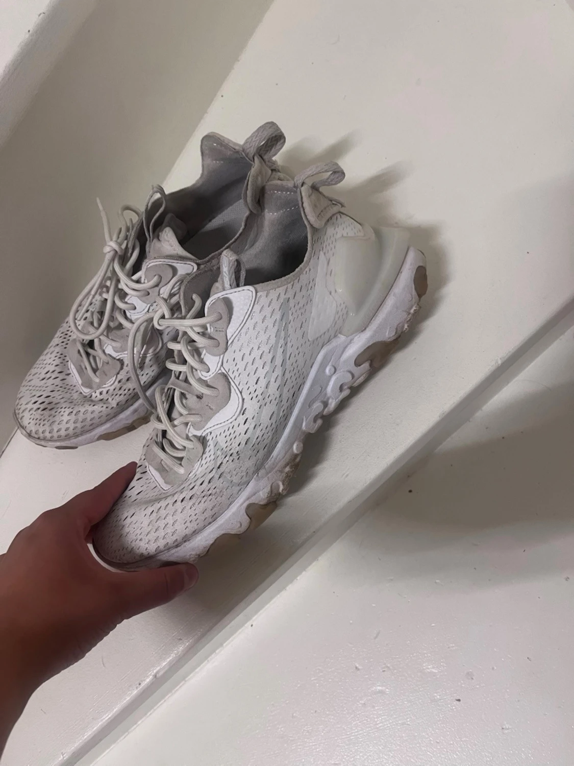 Vita mesh sneakers med chunky sula - 1