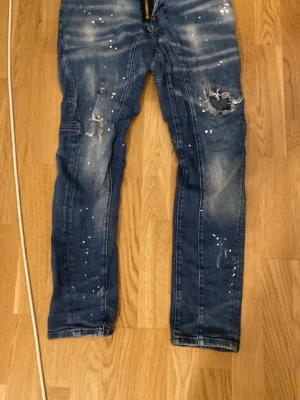 Dsquared2 jeans  - Använda ett fåtal gånger passar inte mig, pris kan sänkas 