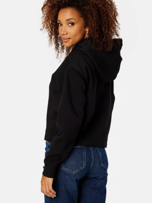 Svart hoodie från Tommy Jeans - Svart hoodie med vit Tommy Jeans-logga på bröstet.  (Orginal pris 400kr)