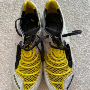 Nike T90 fotbollsskor  - Nike t90 storlek 40, skulle säga passar 41. Nästan helt nya, endast provade på träning!  Det är elite version.