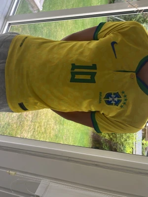 Fotbollströja  - Säljer nu denna fotbollströja för den inte använts på väldigt länge. Storlek Xs.