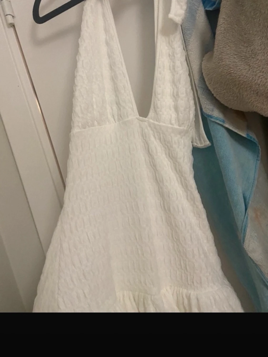 Vit ärmlös kortklänning med struktur