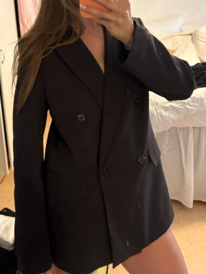Brun kavaj från hm - Brun kavaj från hm som aldrig använd😍