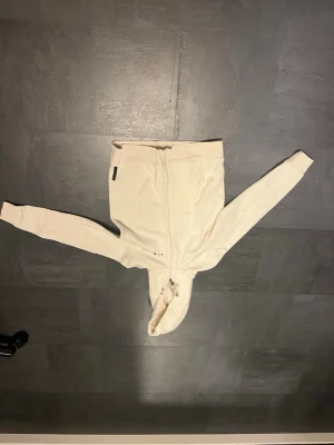Sailracing zip up - Säljer nu min Sailracing zip up efter som den är för lite för mig. Inget synligt slitage