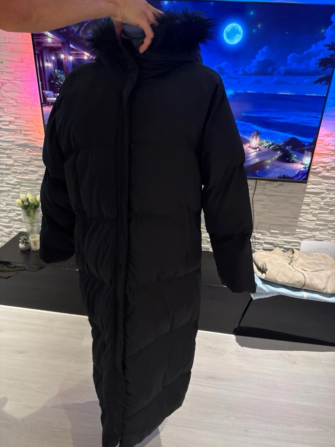 Lång svart dunjacka med huva - 4