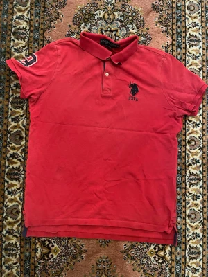 Polo pike - From Us polo assn, it’s 100% cotton tag says XL but I wear small/medium and it fits rlly well. I haven’t worn it except once since I bought it so figured might be best to sell. I got it second hand.