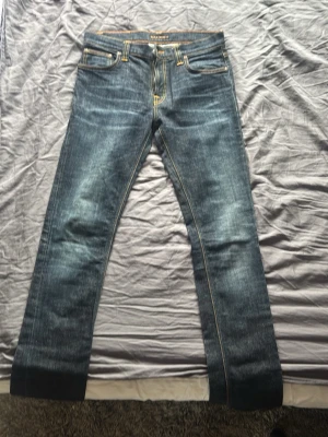 Nudie jeans - Ett par nästintill helt nya nudie jeans använda max 10 tillfällen hör av er för frågor om byxorna och prisförslag!