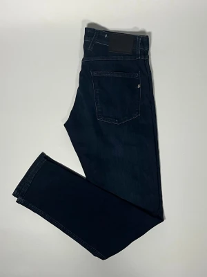 Replay anbass jeans - 👕 Plagg: Jeans                                                          📏 Storlek: 32/32                                                            🏷️ Märke/Modell: Replay anbass                                    ✨ Skick: Fint skick                                                        💬 Vid frågor är det bara att skriva!                                                                                          🛍️ Gramenti