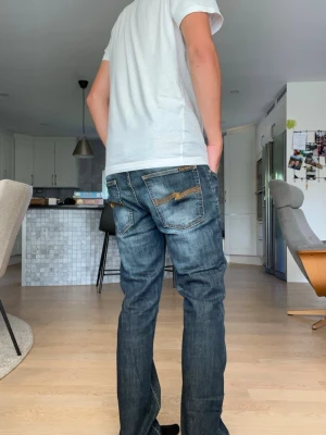 Nudie jeans - Säljer nu mina riktigt goa Nudie jeans i modellen tube Kelly. Dem har några extremt snygga tvättfleckar vilket gör dem helt perfekta. Måtten på dem är längd 104 o midja ca40