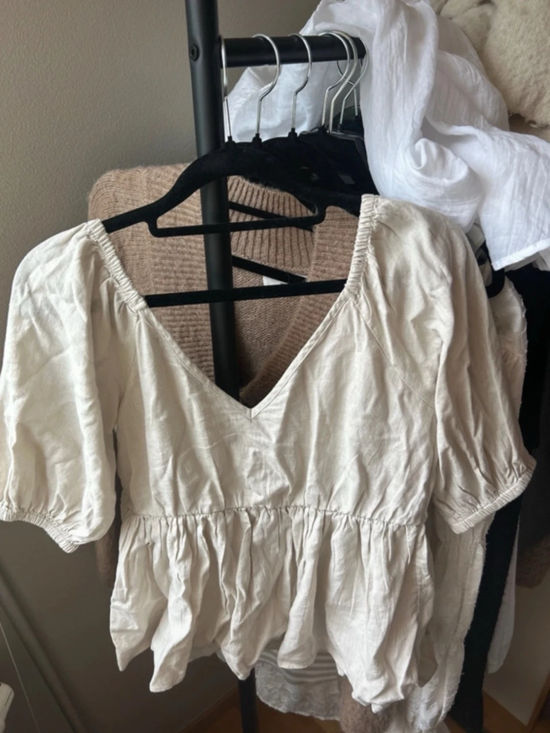 Beige omlottopp från BikBok - 3