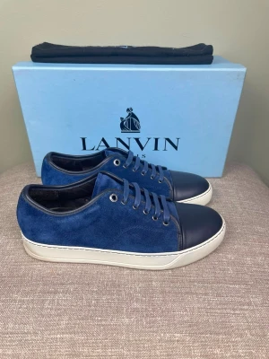 Lanvin skor - Hej, säljer nu dessa svin snygga Lanvin skor. Skorna är i grymt skick! Begränsat antal boxar och dustbag. Hör av dig vid frågor. 