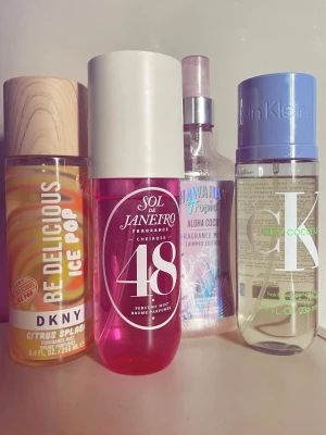Bodymist/parfym - Alla nästan helt fulla 💕luktar jättegott men har andra jag använder mer. Vill man bara köpa en av dem så skriv!  
