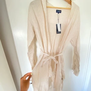 Randig kläning - Randig kläning i tunnt sommar material, 