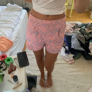 Shorts - Lpgmidjade shorts från pimkie. Så så fina o typ aldrig använda!💕