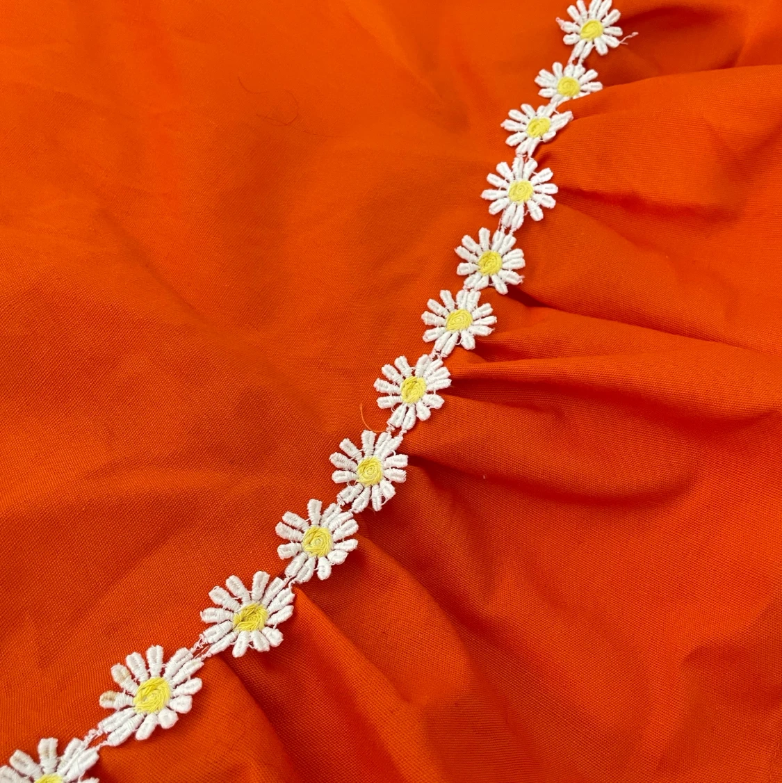 Sött förkläde med små blommor - 90