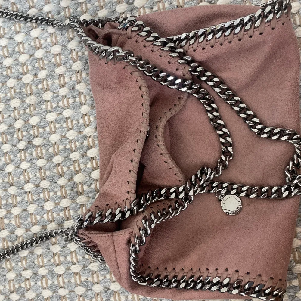 Äkta väska från stella mccartney, äktighetsbevis finns. Storlek small . Laukut & Käsilaukut.