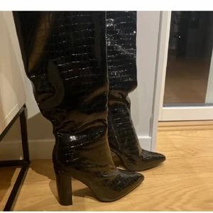 Fina klackar  - KLICKA EJ PÅ KÖP NU! Fina klackar köpta här på plick. Använda en gång. Passar tyvär inte mig. Köpta för 500