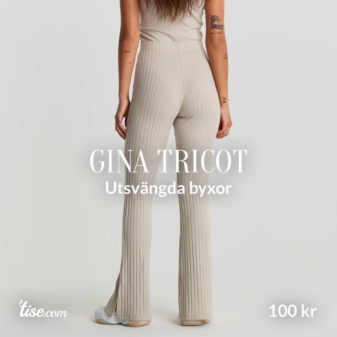 Utsvängda ribbade byxor