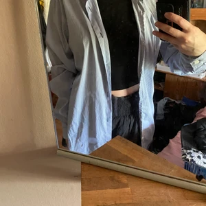 Skjorta  - Super fin randig skjorta 70kr direkt eller över budet köparen står för frakten och använd 3 goner 
