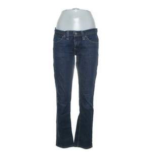 Snygga Levis 481 jeans i storlek 30/32 köpta på sellpy, men säljer då de tyvärr inte passade:(