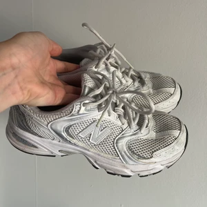 New balance 530 - Så fina sparsamt använda new balance 530! Nypris 1100kr😇😇
