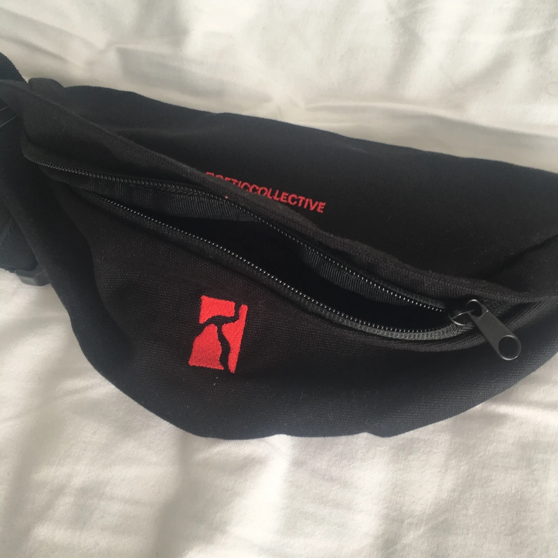 Poetic Collective Belt Bag Black / Red - 90